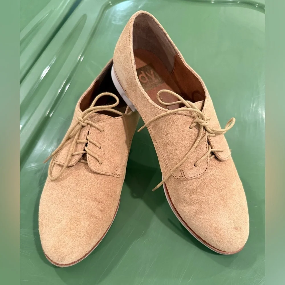 Dolce Vita women Tan Suede loafers /size 7
